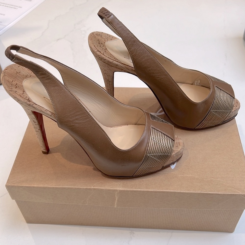 NWT CHRISTIAN LOUBOUTIN MOYEN EMPIRE NAPPA LAMINATA SIZE 37